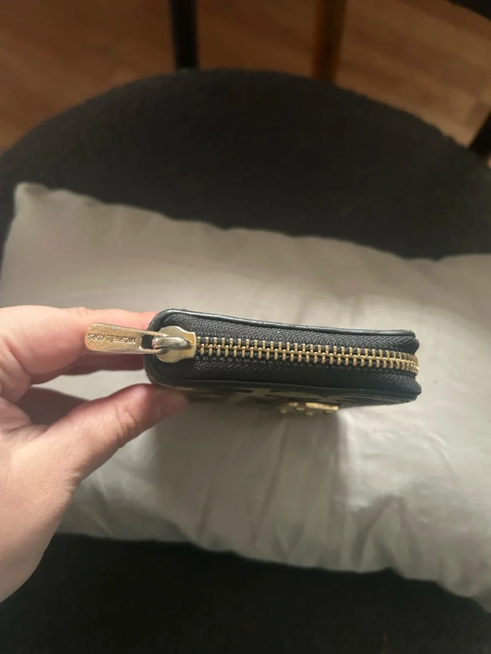 MICHAEL KORS Black and Cream Logo Zip Wallet - Picture 2 of 7